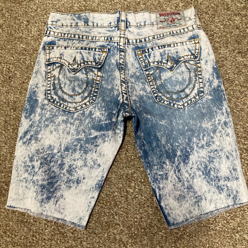 True Religion Blue Acid Wash Jean Shorts Excellent condition No flaws Non smoker